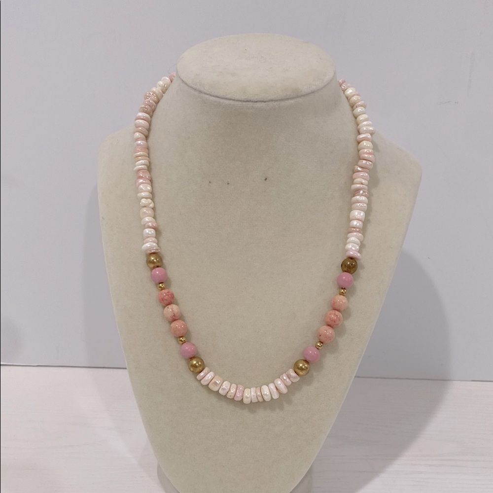 Vintage Conch Shell Round Bead Pink and White Beaded Necklace